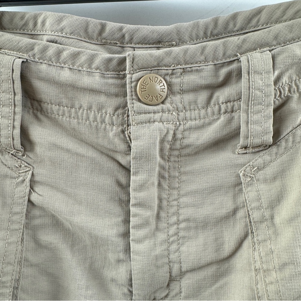The North Face Women’s Khaki Utility Shorts Zipper Fly Size 12 - Picture 4 of 8